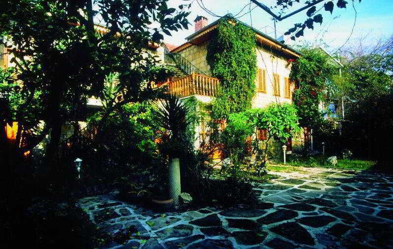 Begonville Pansiyon Side Exterior foto